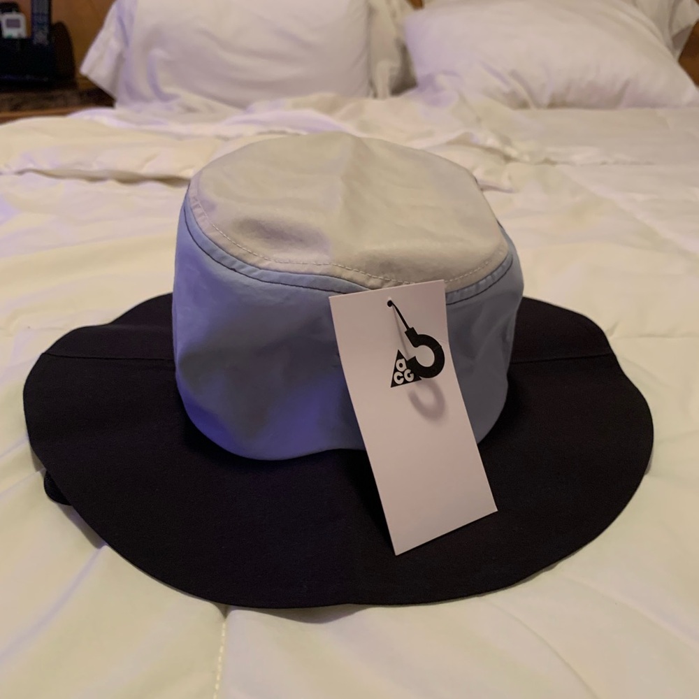 Nike ACG Bucket - Picture 2 of 9